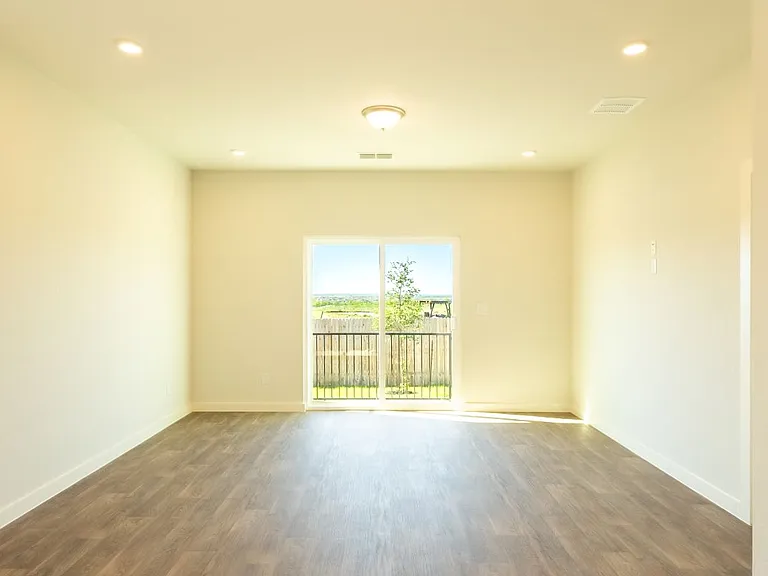 734 Bellamy Dr — Photo 5