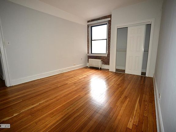 5th image of 3015 33rd St APT 6G