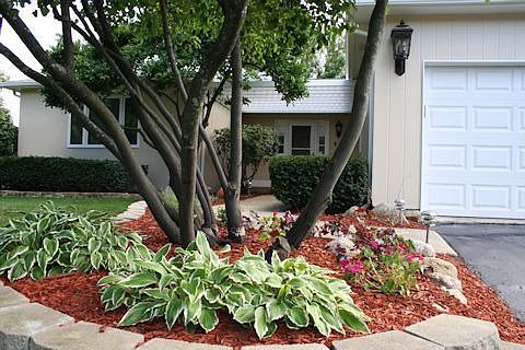 Prof. landscaped ent. 