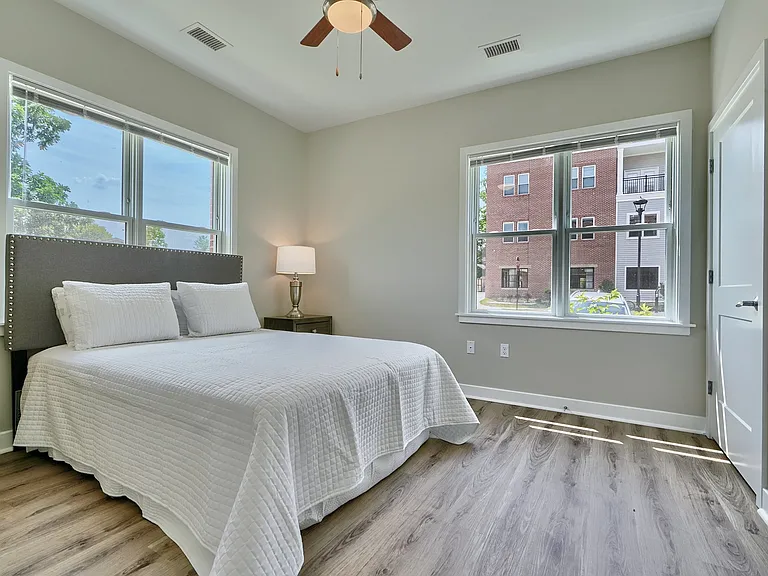 Foundry Square Apartments — Photo 9