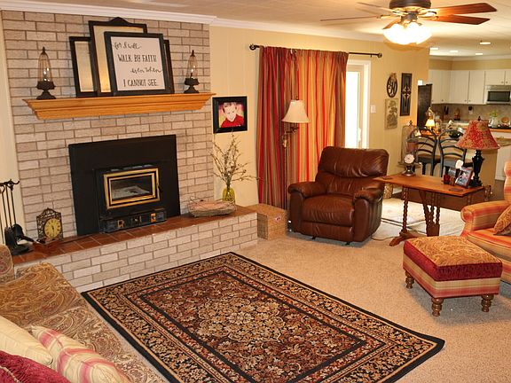 Living with fireplace/insert