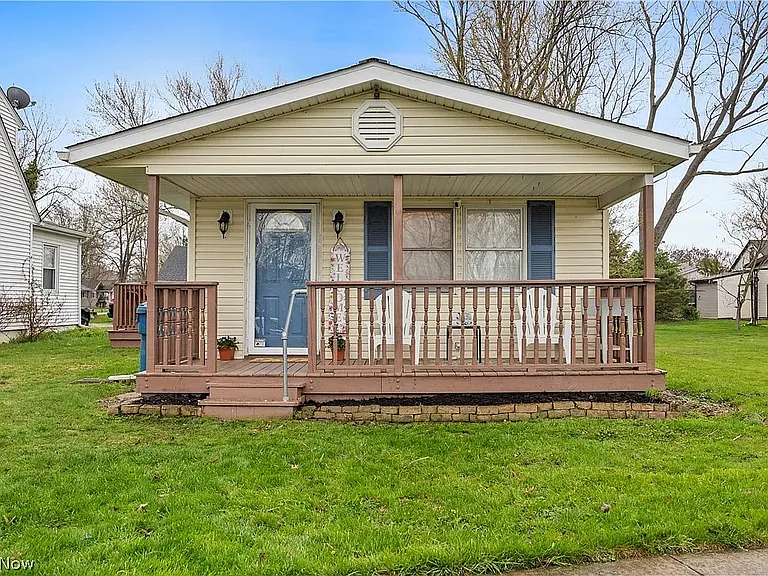 4556 Hawthorne Ave — Photo 1