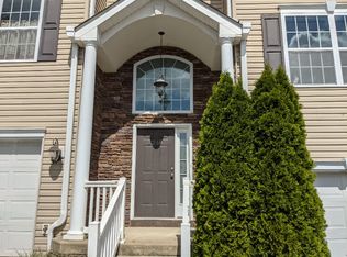 2218 Rising Hill Rd, Whitehall, PA 18052