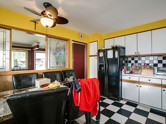 4th image of 23036 Recreation St