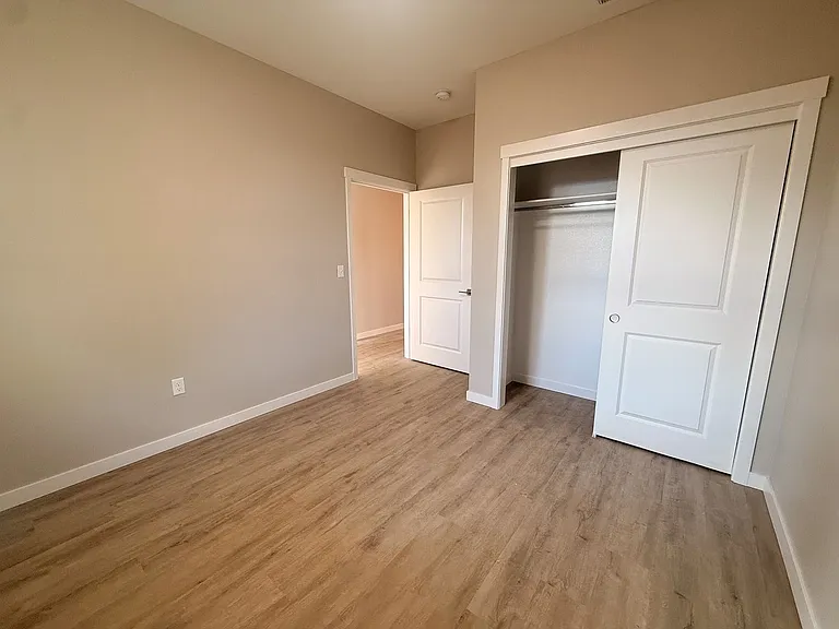 5534-5564 Skyline Rd S — Photo 179