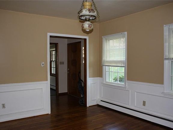 4th image of 1480 Barclay Hill Rd