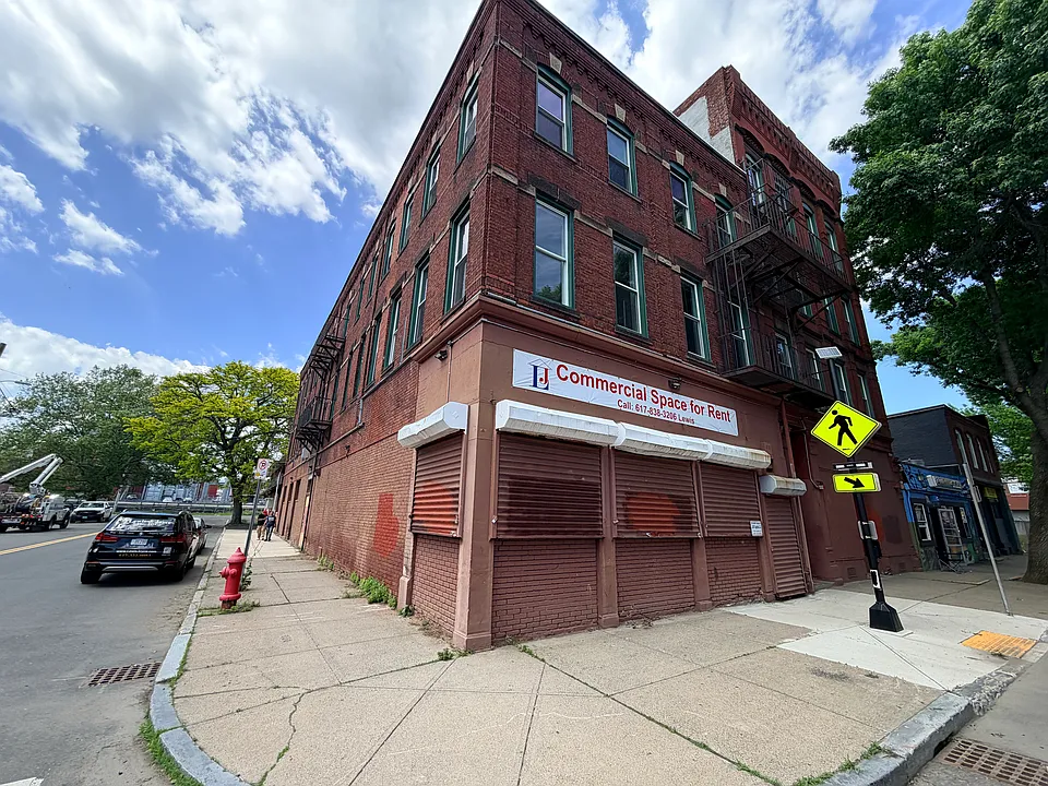 393-399 Main St #206