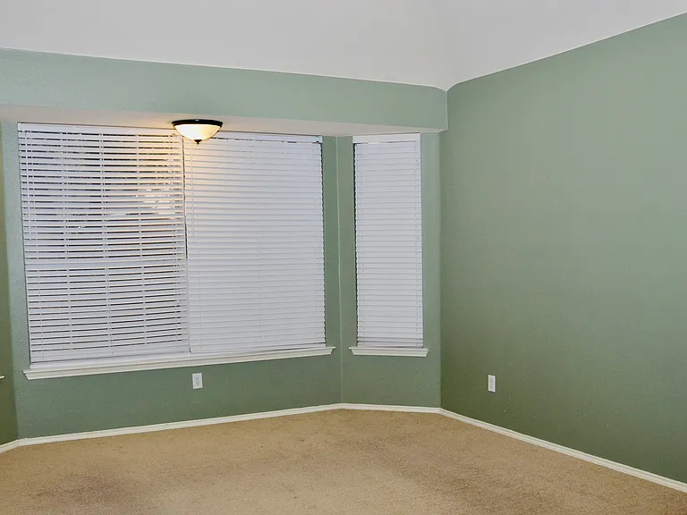 2413 Pinehurst Dr — Photo 16