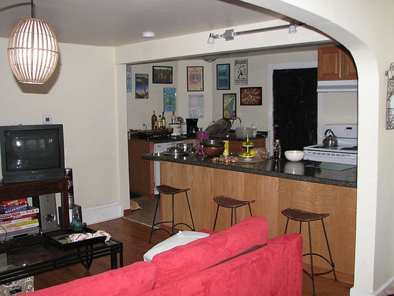 5th image of 502 Locust St