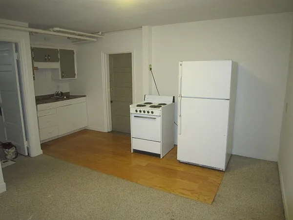 358 E Lakeside St — Photo 5
