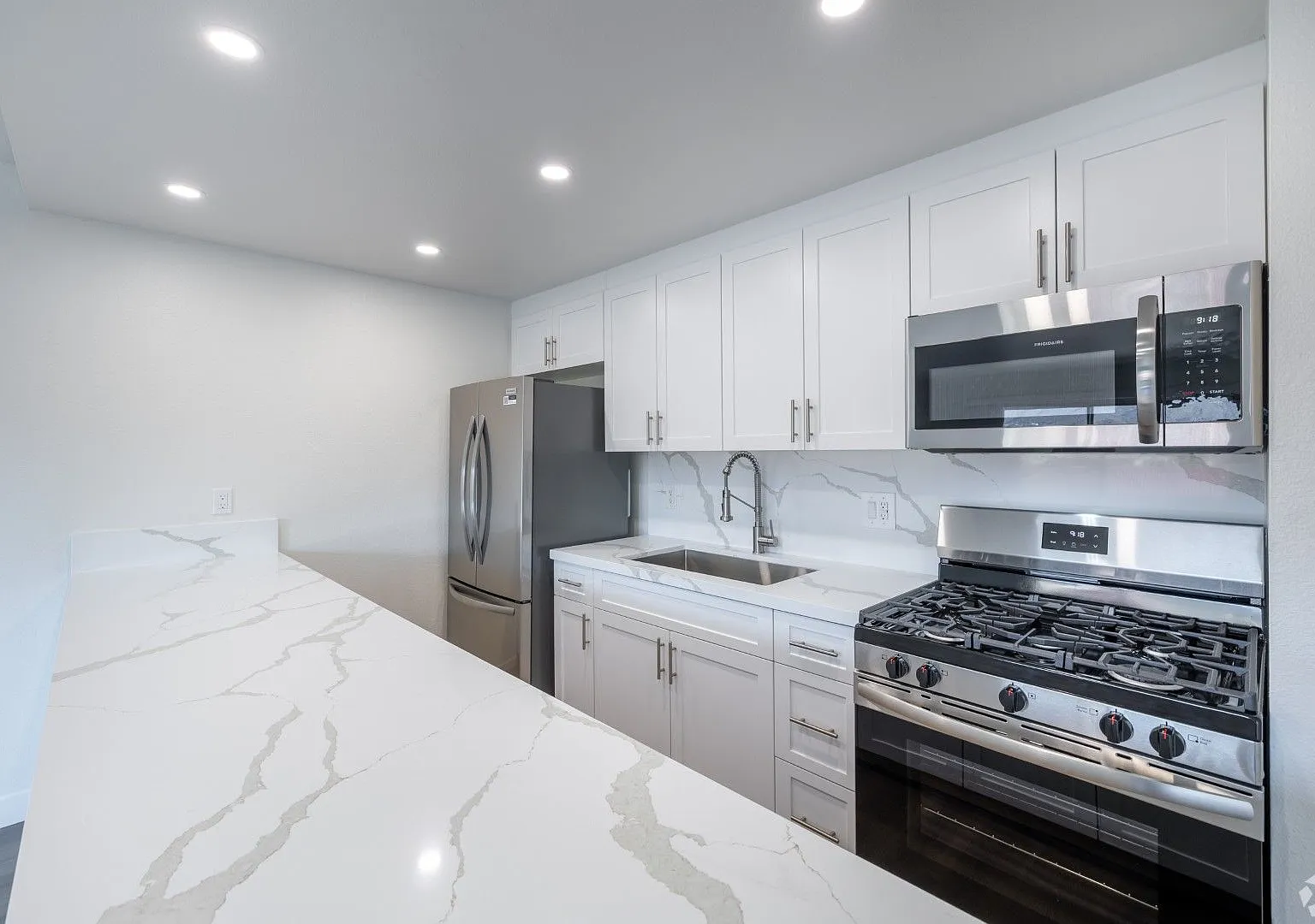 Enclave 693 — Photo 4