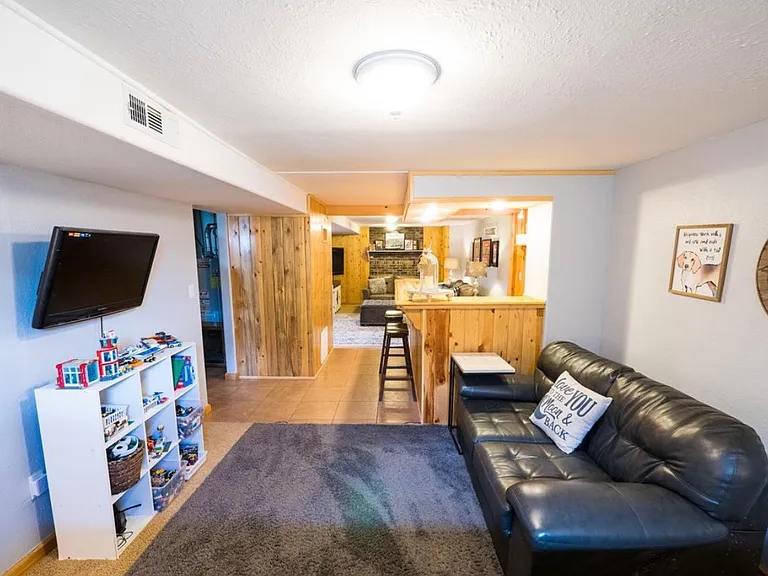 4809 Carol Dr — Photo 3