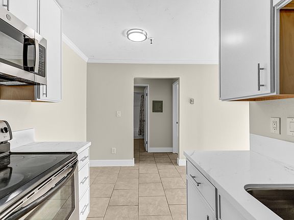 4th image of 4730 Noyes St APT 417