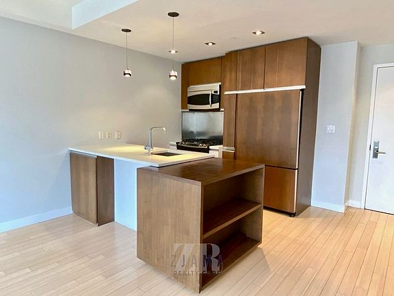 4th image of 601 Ocean Pkwy APT 4F