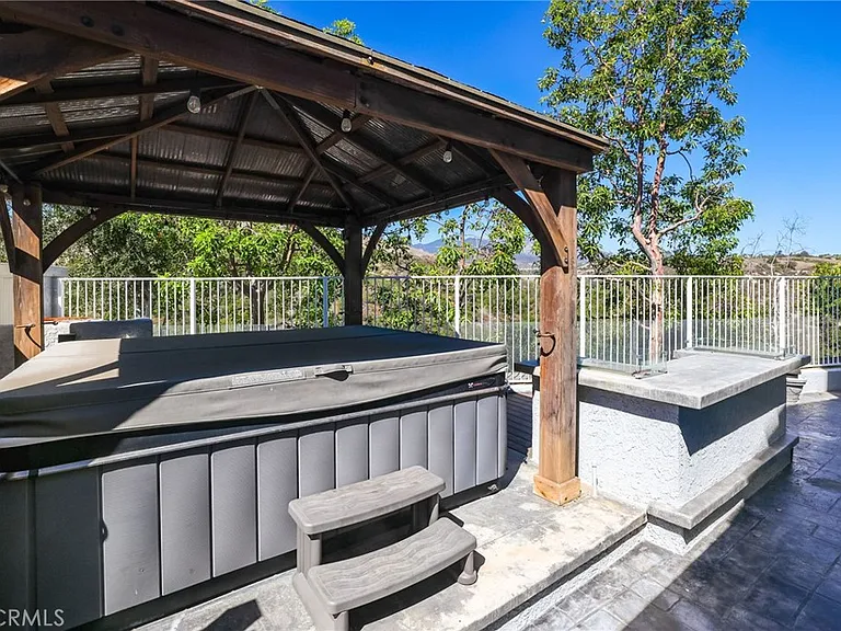 52 Touraine Pl — Photo 43