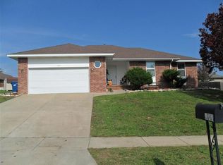 677 E Gallup Hill Rd, Nixa, MO 65714