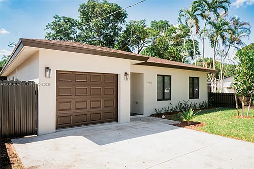2522 NW 9th Pl Photo 1