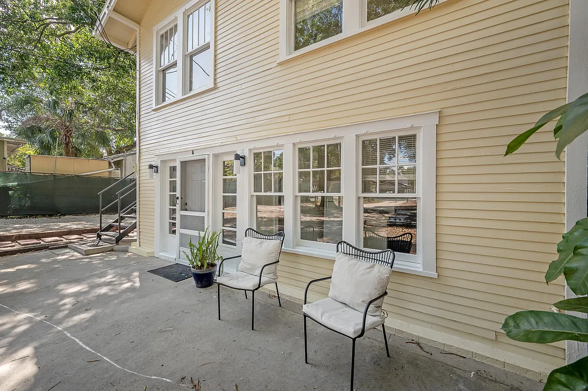 Building Photo - 330 W Crest Ave #A