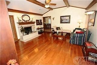 5th image of 321 Woodcrest Dr