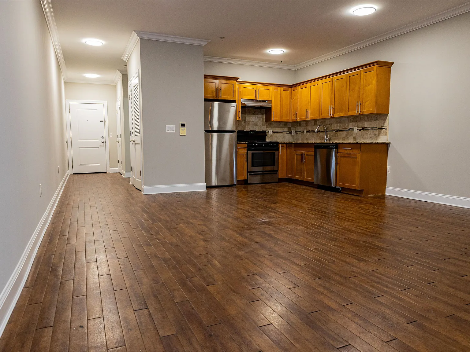 1 bed, 1.0 bath, $2,350 — Photo 4