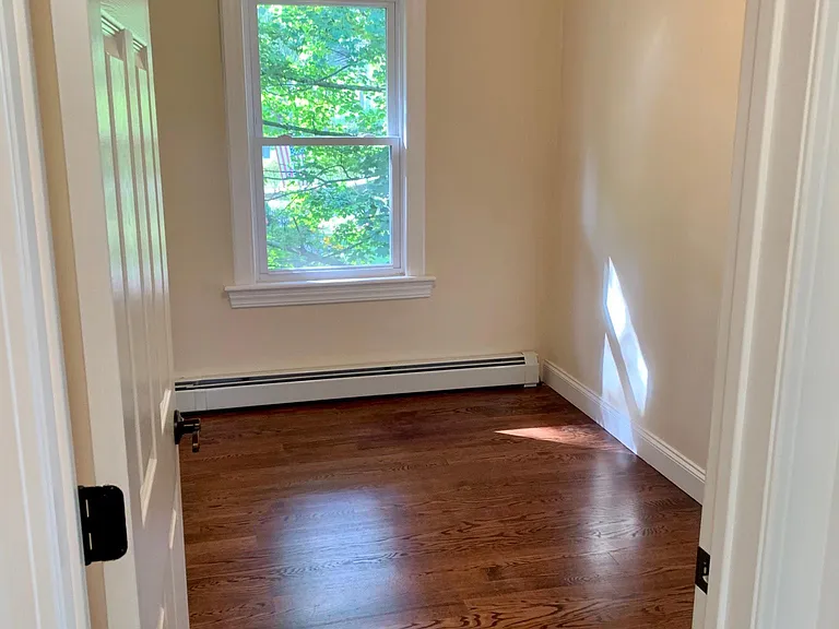 250 Oakland Ave — Photo 11