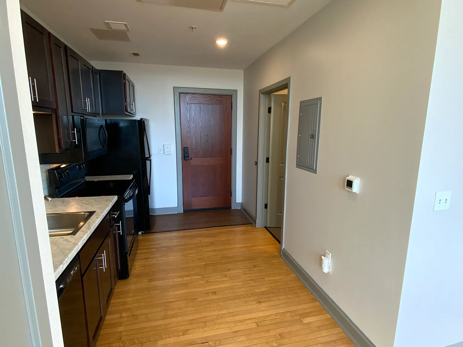 Studio, 386 sqft, $1,020 — Photo 3