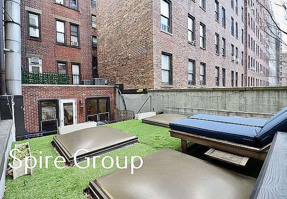 3rd image of 103 W 73rd St APT 1