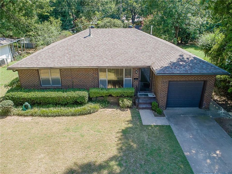 1st image of 1210 Leslie Ln