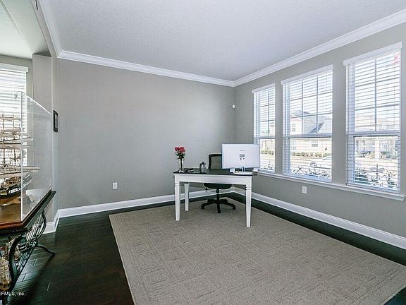 4th image of 557 Captiva Dr