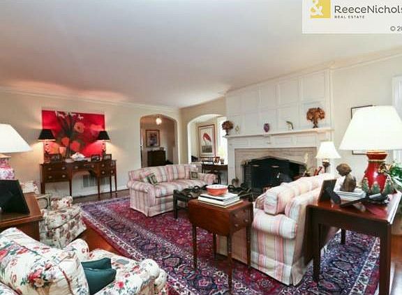3rd image of 5318 Sunset Dr
