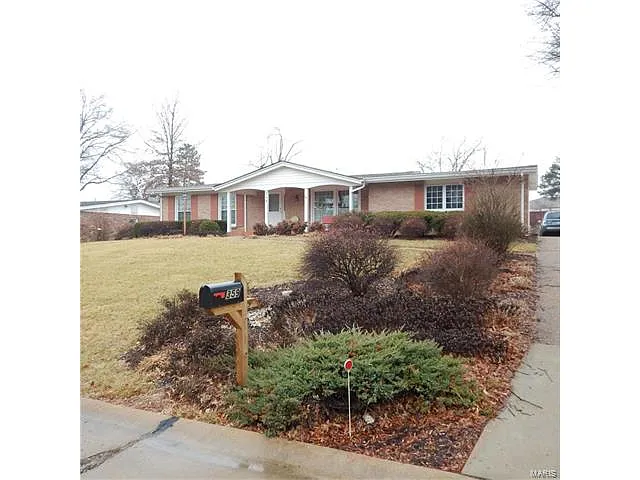 359 Meadowbrook Dr photo 1