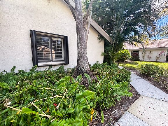 4th image of 4494 Ascot Cir N