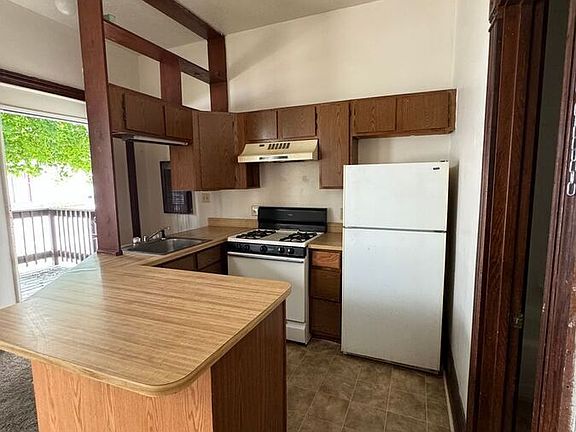 3rd image of 354 W 7th St APT 1