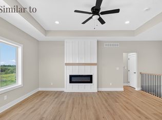 2934 Lake Hill Dr, Des Moines, IA 50320
