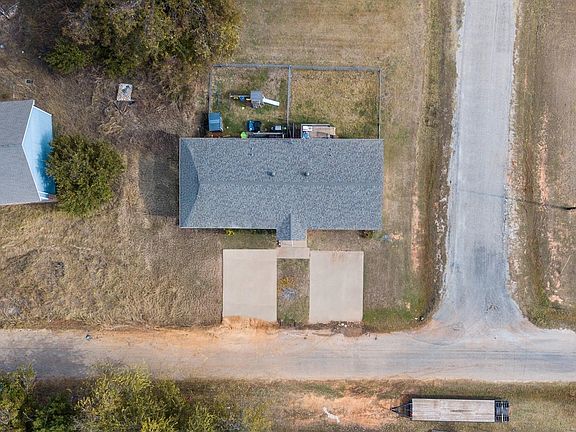 4th image of 309-311 Lilac Dr