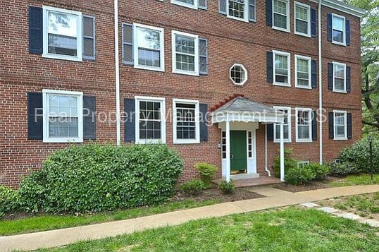 1st image of 2960 S Columbus St