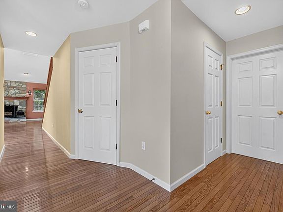 5th image of 75 Pin Oak St