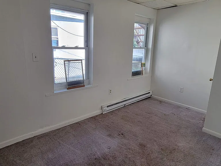 Front 611 N — Photo 9