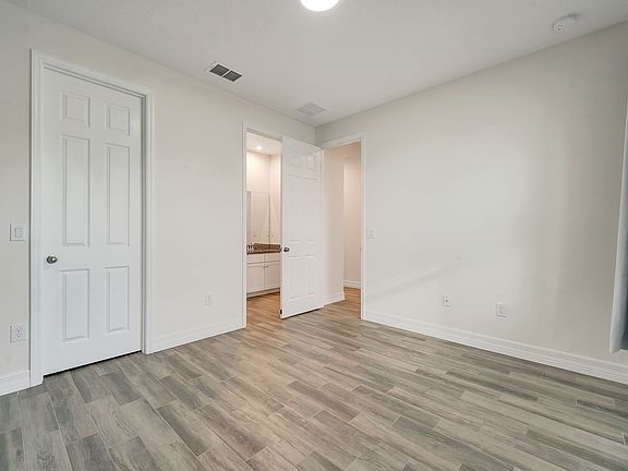 5th image of 2420 Riverbank Cv