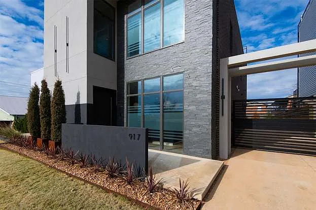 4 bed, 2972 sqft, $6,900 — Photo 3