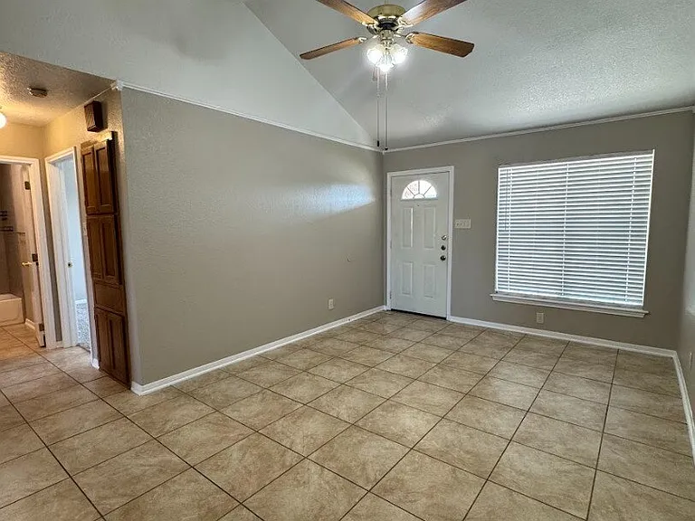 1501 Windward Dr #B — Photo 6
