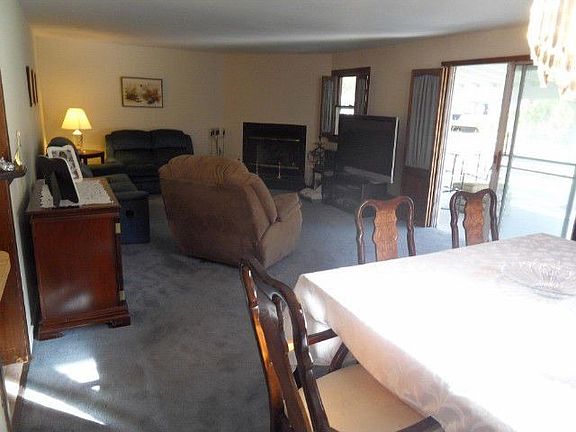 5th image of 34 Mayfair Dr