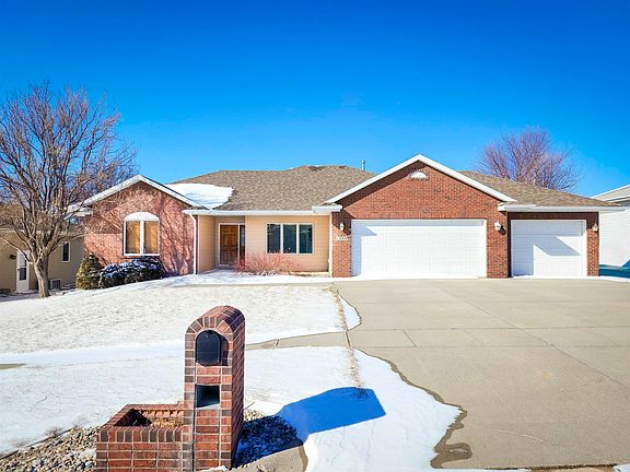 2nd image of 1209 Parkhill Dr