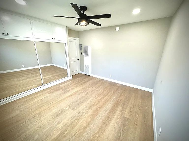 321 N Macneil St — Photo 12