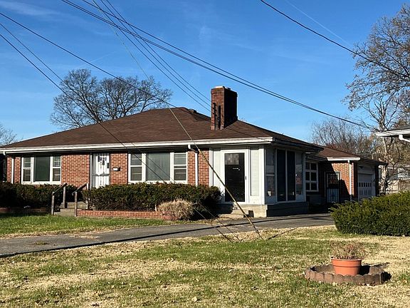 2nd image of 3006 Garey Ln
