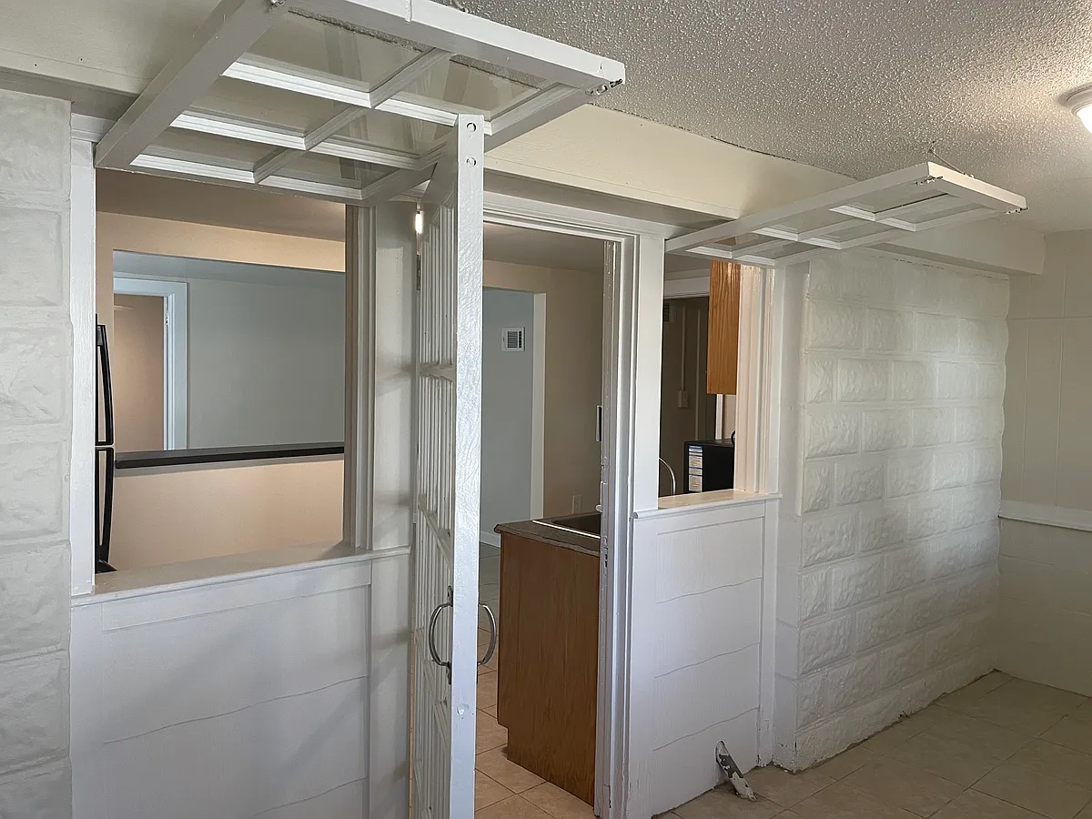 Building Photo - 4632 Lauderdale Ave #D