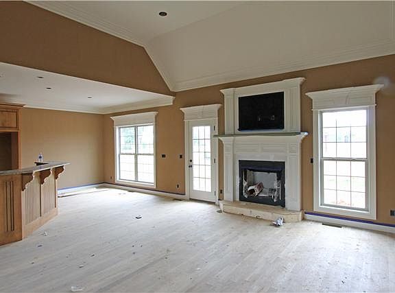 3rd image of 1 Fieldcrest Dr #1