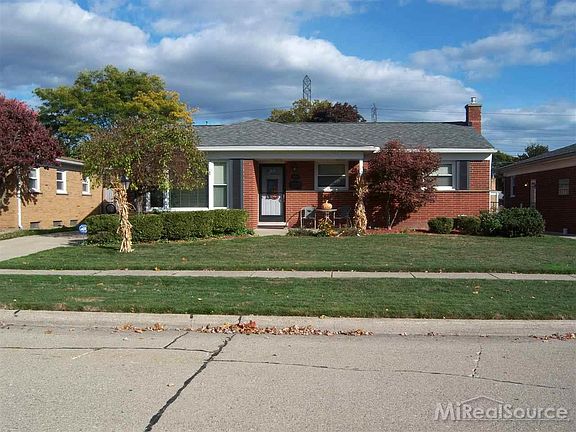 2nd image of 27344 Roan Dr