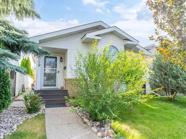 8029 17a Ave NW, Edmonton, AB T6K 4E1