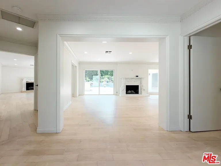 1094 Garden Ln — Photo 37